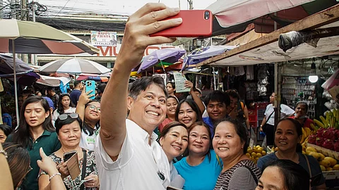 Kiko Pangilinan joins the 'Sobrang Latina' trend