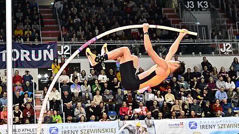 Obiena strikes gold in Poland