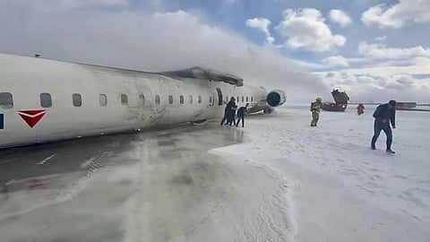 Delta plane flips upside down; over a dozen hurt