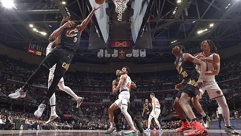Craig Porter #9 of the Cleveland Cavaliers drives to the basket during the game against the New York Knicks on 21 February 2025 at Rocket Arena in Cleveland, Ohio.