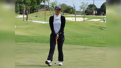 Tiffany Lee makes her move, firing a 71 to catch Daniella Uy on top of the leaderboard of the ICTSI Pradera Verde Championship at the Pinatubo course on Tuesday.