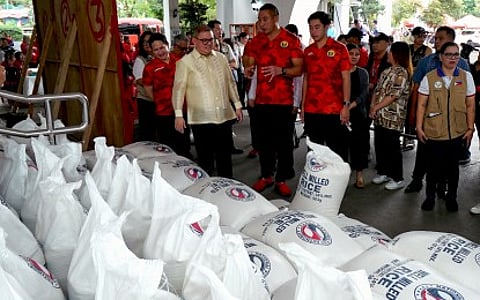 Navotas kicks off P33 per kilo rice sale