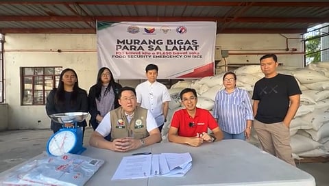 Navotas City Mayor John Rey Tiangco leads the sales of P33 rice in Barangay NBBS Dagat-dagatan in Navotas City