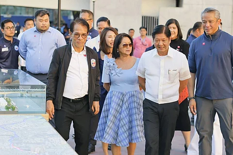 Snapshots of a river reborn against the cinematic sweep of the Esplanade walkway and the steel-arched Binondo-Intramuros Bridge. In the photos (below, left) are President Ferdinand R. Marcos Jr. (second from right) and First Lady Liza Araneta-Marcos (third from left), joined by DHSUD Secretary Jose Rizalino Acuzar (left), DoT Secretary Christina Frasco (second from left) and DILG Secretary Jonvic Remulla (right), walking around the Esplanade. They lead the inauguration of Phase 3 of the Pasig Bigyang Buhay Muli, which was highlighted by a fireworks display and a walk through the storied Intramuros.
