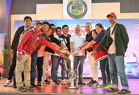 ONE Meralco Foundation, led by its president Jeffrey O. Tarayao (4th from right), brought its Household Electrification Program to Majayjay, Laguna, headed by Mayor Romeo P. Amorado (5th from right), with the help of Meralco Sta. Cruz Business Center led by head Elizer C. Acordo (4th from left).