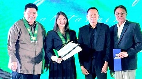Photo shows: (L-R) Cong. Gus Tambunting, Sarci Razon Solaire Resort Entertainment City VP of Human Resources, Mayor Eric Olivarez and Cong. Edwin Olivarez at the 2025 Gawad Palanyag Para sa Natatanging Negosyante awards held last February 6 at the Grand Ballroom of Okada Manila.