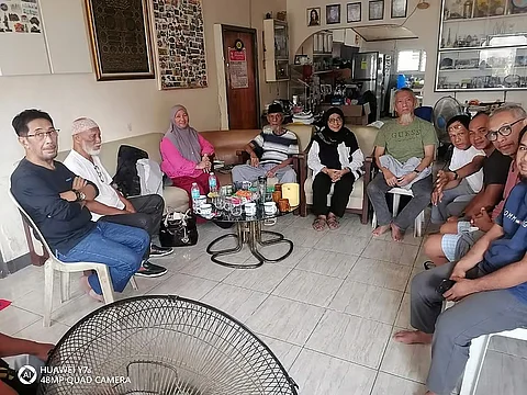 Sitting at the center is HRH Sultan Phugdalun Kiram II with his wife, Hadja Nawal Tan Kiram, the Sultan's Queen Consort. Seated from left to right: Abraham J. Idjirani – Secretary-General; Interim Datu Raja Muda Alianapia Kiram – first in line to the throne; Dayang Dayang Sitti Krishna Kiram Idjirani – HRH’s royal sister; HRH Sultan Phugdalun Kiram II; Queen Consort Hadja Nawal Tan Kiram; Datu Abdilnasser Kiram – second in line to the throne; Datu Bandahara Haydier Ali Kiram – fourth in line to the throne; Datu Maharadja Adindah Shaiffudim Kiram – third in line to the throne; and Datu Fahdzhar Kiram – son representing Datu Raja Muda Badaruddin Kiram.
The photo was taken during a meeting held on 26 February 2025 at the Astanah (Palace) of Sultan Phugdalun Kiram II in Kasanyangan Village, Jolo, Sulu, to discuss the signing of the Royal Letter of the Sultanate of Sulu and North Borneo, or the Bangsa Suluk Nation, addressed to U.S. State Secretary Marco Antonio Rubio.