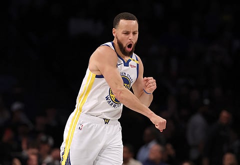Stephen Curry erupts for 40 points to lead the Golden State Warriors to a 121-119 win over the Brooklyn Nets in the NBA regular season.
