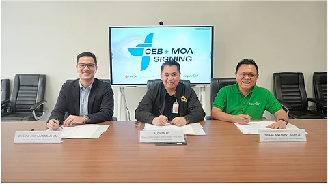 The MoA signing was led by Aldwin Uy — deputy chief operations officer of Aboitiz InfraCapital Cebu Airport Corporation (middle), Eugene Erik Lapasaran Lim — president of Mactan Wharf (left) and Shane Antony Arante — general manager of Supercat (right) all of whom vowed to provide travelers with efficient, safe, and convenient connections starting with Cebu to Bohol and subsequently, Siquijor, Camotes and beyond.