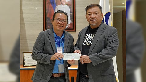 Philippine Charity Sweepstakes Office general manager Mel Robles (right) leads the distribution of cash aid worth P600,000 to the SOS Children’s Village Inc., Bataan under the agency’s Institutional Partnership Program at the PCSO Main Office in Mandaluyong City. Village director Edelberto Rolle welcomed the donation, which he said will meet the needs of more than 113 children in their care, aged 2 to 18 years old.