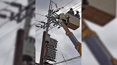 A lineman fixes a wire atop a Meralco electric post. Meralco says power bills will increase this month, mainly because of the absence of last month’s one-time reset fee adjustment of P0.2264 per kWh.