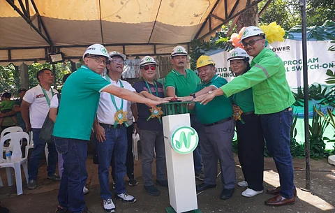 A new sunshine light for Purok Sunflower in Bago city