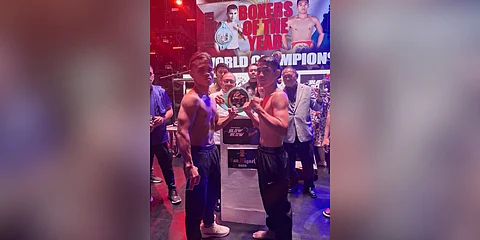 Former world champion Rene Mark Cuarto (right) and Arvin Magramo strike a pose on the eve of their encounter for the vacant WBC International light-flyweight crown during Manny Pacquiao’s Blow-By-Blow at Okada Manila.