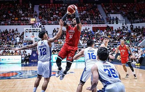 JUSTIN Brownlee brushes off a finger injury to help Barangay Ginebra forge a 95-78 win over TNT Tropang Giga in Game 4 of their PBA Commissioner’s Cup best-of-seven finals series last night at the Ynares Center in Antipolo City.