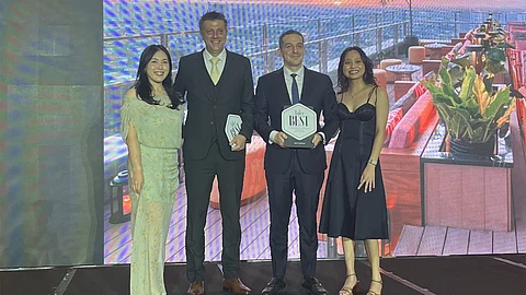 Accepting the Best Design and Top 20 Bars awards for Skybar are Solaire Resort North’s Sandro Alessandrini (third from left), director of Food and Beverage, and Hylton Le Roux, director of Culinary (second from left), alongside Tatler Dining’s Isabel Francisco and Lauren Golangco.