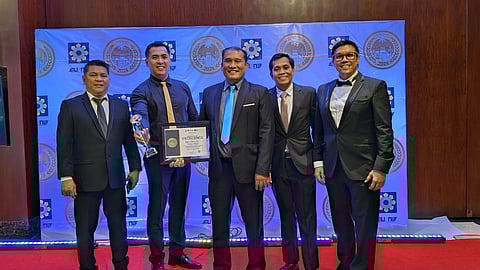 Globe representatives receive an EEE award from the Department of Energy. They are (from left) Dan Yarcia, director of Facilities Management; Lester Lualhati, manager — Energy Management; Vercheer dela Cruz, senior expert — Energy Management; Kevin Ligsay, senior expert — Facilities Administration and Raymond Aguilar, vice president — Enterprise Risk and Corporate Property.