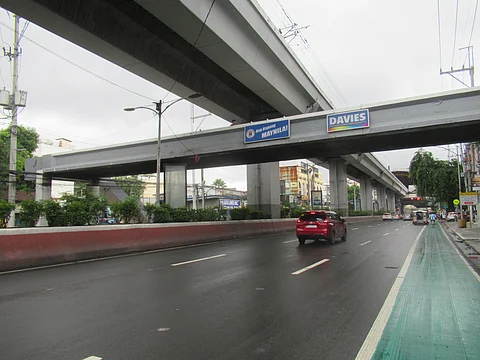 Truck overturns on Magsaysay Blvd., driver injured