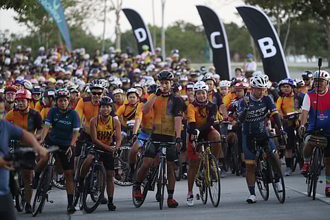 CELEBRITY Piolo Pascual (middle) joins Sun Life Cycle PH in advocating a healthier, more active lifestyle among Filipino families.