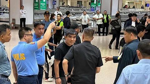 Authorities nabbed Bauan, Batangas Mayor Ryanh Dolor, who has a pending contempt order, at the Ninoy Aquino International Airport upon his return from the United States early Thursday.