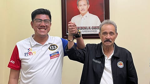 Kuya Choi, Kaunlad Pinoy’s first nominee (left), was warmly welcomed by veteran lawmaker Capiz Governor Fredenil Castro. They discussed about the proper way to govern and to lead.