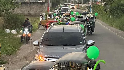 A convoy of vehicles rolls through Tuguegarao City as locals take part in the global celebration of FPRRD’s milestone.