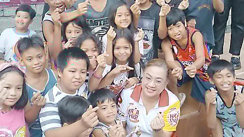 Pasig City mayoral bet Sarah Discaya shares a happy moment with children from Barangay Kalawaan during her mini-caucus in this barangay Saturday afternoon.