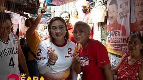 PASIG mayoral candidate Sarah Discaya and Team Kaya This get a warm welcome from supporters during her Monday sortie at Barangay Palatiw.
