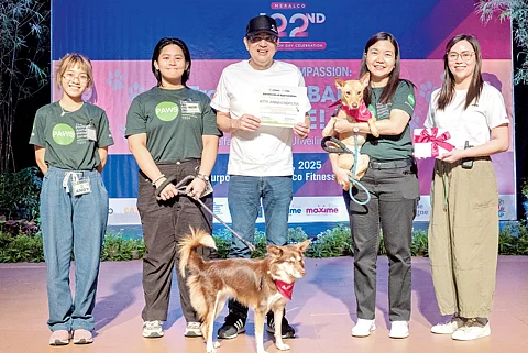 Meralco Vice President and Head of Corporate Communications Joe R. Zaldarriaga (center) and Head of Advocacy Communications Management Michelle Caguioa (rightmost) presented the certificate of appreciation to PAWS Executive Director Atty. Anna Cabrera (2nd from right) for being one of the keynote speakers in the event, joined on stage by two PAWS volunteers and rescued dogs.