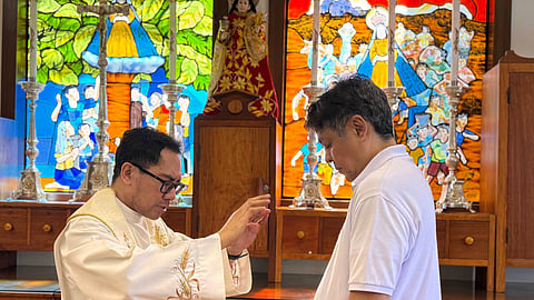 Kiko visits Antipolo shrine