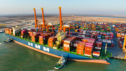 The HMM Daon has a capacity of 16,010 TEUs, a beam of 51 meters, a length overall of 365.16 meters, and a gross tonnage of 152,003. The vessel is part of the Premiere Alliance consortium by HMM, Yang Ming and Ocean Network Express, which facilitates imports from China and the Far East.