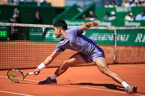 Carlos Alcaraz displays his championship form in booking a 6-3, 6-1 win over Daniel Altmaier in the quarterfinals of the Monte Carlo Masters.