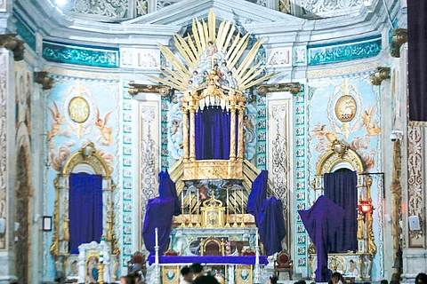RELIGIOUS images at Santo Niño de Tondo Church in Manila are draped in purple as part of Lenten observance. The veiling tradition helps the faithful reflect more deeply on Christ’s passion. The images will be revealed during the Easter Vigil.