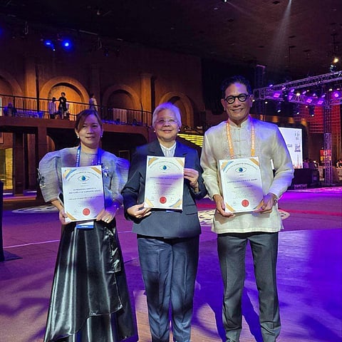 Tzu Chi Eye Center medical director Dr. Bernardita Navarro (center) with Dr. Carlo Nasol, head of the TCEC Retina Section and Dr. Janice Marie Jordan-Yu.
