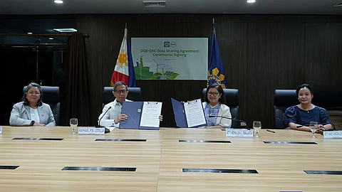 Energy Secretary Raphael PM Lotilla (second from left) and Energy Regulatory Commission chairperson Monalisa Dimalanta (third from left) show the signed landmark data sharing agreement. With them are Energy Undersecretary Rowena Cristina Guevara (left) and ERC executive director Nancy Aurora Fajardo (right).