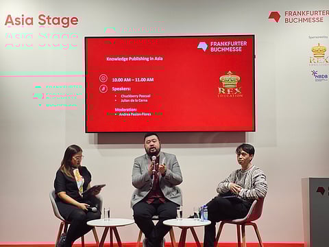 Dr. Chuckberry Pascual (middle) at the Asia Stage.