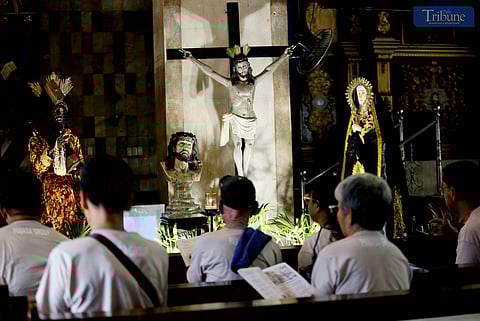 (April 14 2025) Devotees take part in a “pabasa” at the Holy Family Parish in Quezon City on Holy Monday April 14 2025, as part of the Holy Week observance. pabasa is a Filipino catholic tradition where verses from the “Pasyong Mahal,” a narrative on the life, passion, death, and resurrection of Jesus Christ. Photo/Analy Labor