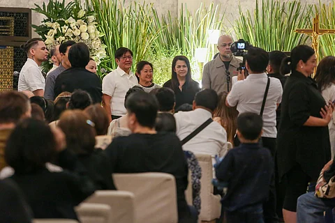 PRESIDENT Ferdinand Marcos Jr. and First Lady Liza Araneta-Marcos visit the wake of National Artist for Film and Broadcast Arts Nora Aunor late Monday evening to pay their final respects, 21 April.