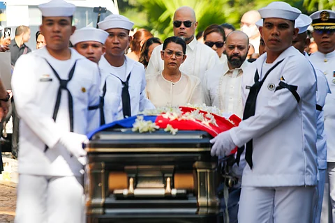 Final bow Pallbearers carry the casket of National Artist Nora Aunor as the nation gathers to say farewell by way of a state funeral at the Libingan ng mga Bayani.