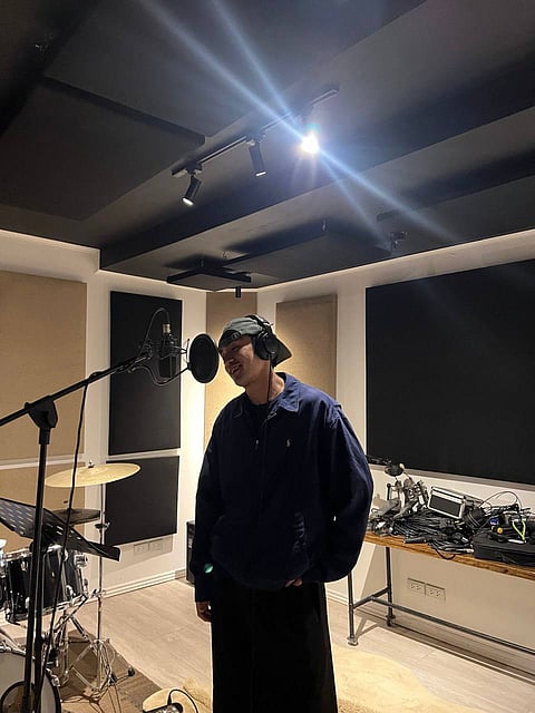 APART from being an actor, David Licauco is now a singer.