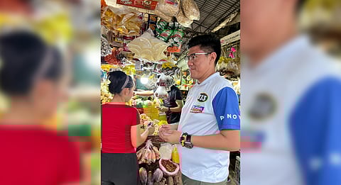 Kuya Choi of Kaunlad Pinoy (#133) checks onion and vegetable prices at the Kidapawan wet market during a personal walkthrough. The visit aims to listen directly to vendors, reaffirms Kaunlad’s support, and advocates for inclusive growth beyond Metro Manila.