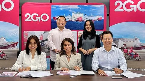 (Standing left to right) Francis Chua, 2GO Travel Business Unit Head; Ethel Concepcion, 2GO Corporate Marketing and Communications Head; (sitting left to right: Blessie Cruz, 2GO Retail Vice President & Business Unit Head; Mary Ann Ibuna-Pastrana, Executive Vice President, Archipelago Philippine Ferries Corporation and Will Howell, 2GO Group Chief Operating Officer and Chief Finance Officer during the signing of their historic collaboration on Wedneasday in Manila.