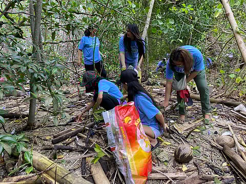 VXI Delta employee-volunteers pick trash at the Aboitiz Cleanergy Park in Matina Aplaya, Davao City on 12 April.