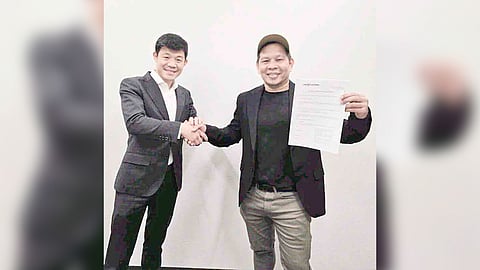 Two-division world champion Gerry Peñalosa (right) and Japanese promoter Tomoki Kameda strike a deal starring Filipino world title prospect Kenneth Llover.
