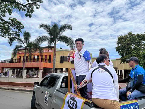 KAUNLAD Pinoy’s first nominee, Kuya Choi, recognizes the lack of government support for aspiring entrepreneurs. He aims to address this by reducing bureaucracy and amending existing business processing laws.