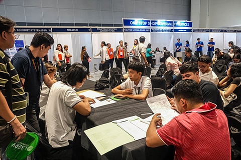 Thousands seek overseas jobs at Labor Day fair