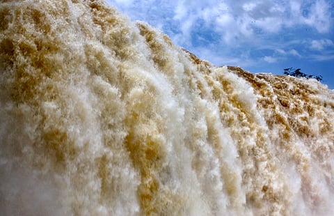 The falls, a panorama of unrelenting flow.