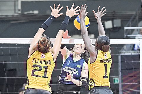 Bella Belen provides the firepower to steer the NU Lady Bulldogs to a 20-25, 22-25, 25-23, 25-14, 17-15 win over the FEU Lady Tamaraws in the Final Four of UAAP Season 87 women’s volleyball tournament.