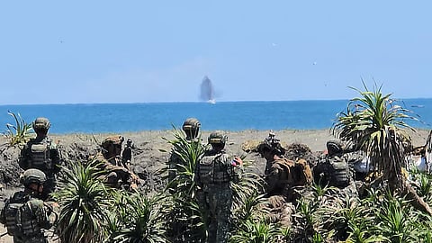 Allied troops simulate seaborne invasion