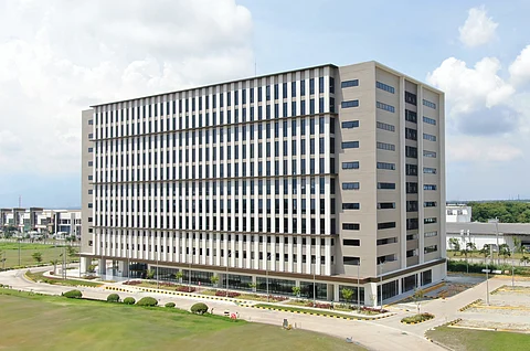 Lima Tower One anchors the expanding Biz Hub at LIMA Estate, a 70-hectare business district in Lipa and Malvar.