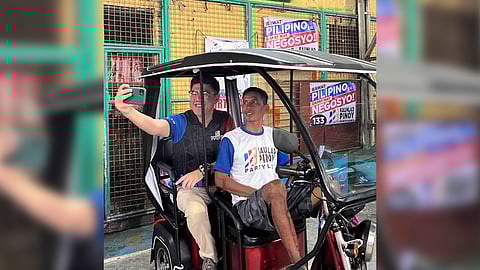 KAUNLAD Pinoy (#133) first nominee Kuya Choi hitches a ride during the campaign sortie, embodying the grassroots spirit of the movement. Tricycles now roar through the streets bearing the group’s colors — bold proof of unwavering support from the ground up.